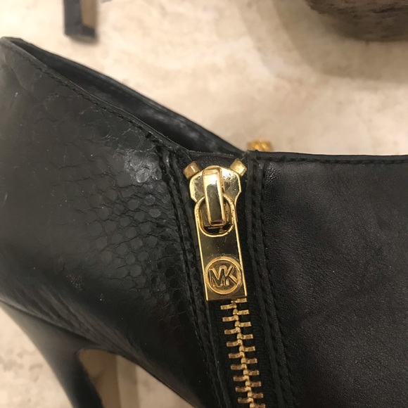 Michael Kors Ankle bootie with gold zip detail - Picture 4 of 6